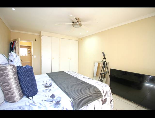 2 BEDROOM TOWNHOUSE FOR SALE IN FERNDALE